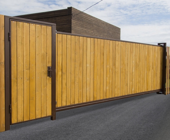 Деревянные ворота в Новороссийске