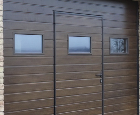 Ворота с окнами в Новороссийске